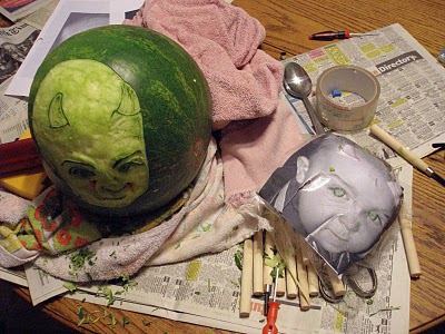 Kinderkopf – zu Übungszwecken auf einer Wassermelone (c: Wisdom of the Month)