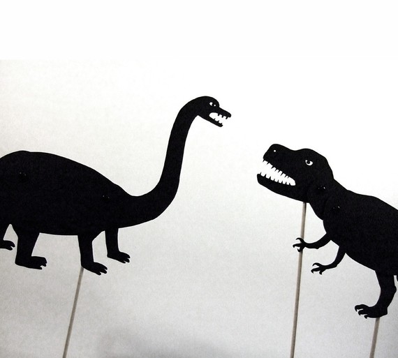Dinosaurier mit beweglichen Gliedmaßen (Copyright/erhältlich bei: Owly Shadow Puppets auf Etsy)